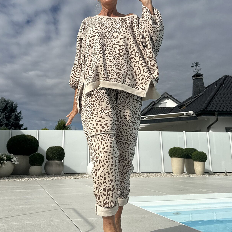 2-delat set med topp och byxor med leopardmönster för kvinnor