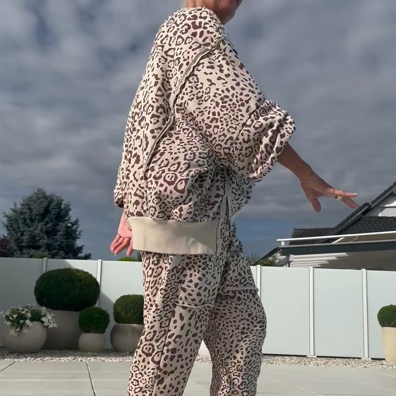 2-delat set med topp och byxor med leopardmönster för kvinnor