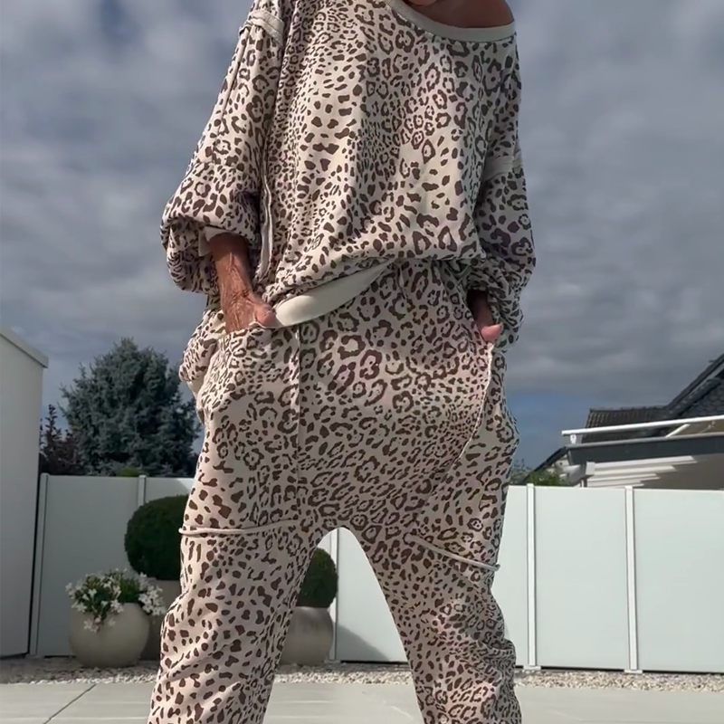 2-delat set med topp och byxor med leopardmönster för kvinnor