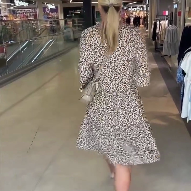🌸Sommar Hot Sale 50%OFF🌸 Trendig klänning för kvinnor med leopardtryck och V-hals med lös passform